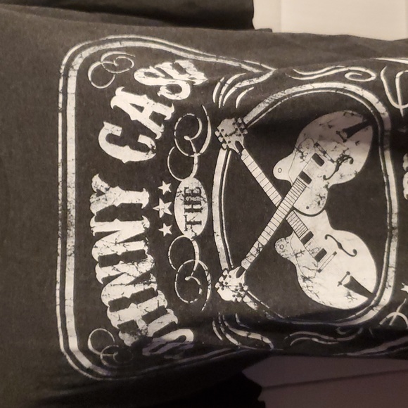 Johnny Cash "The Man in Black" T-shirt with Guitar Design - Picture 4 of 6